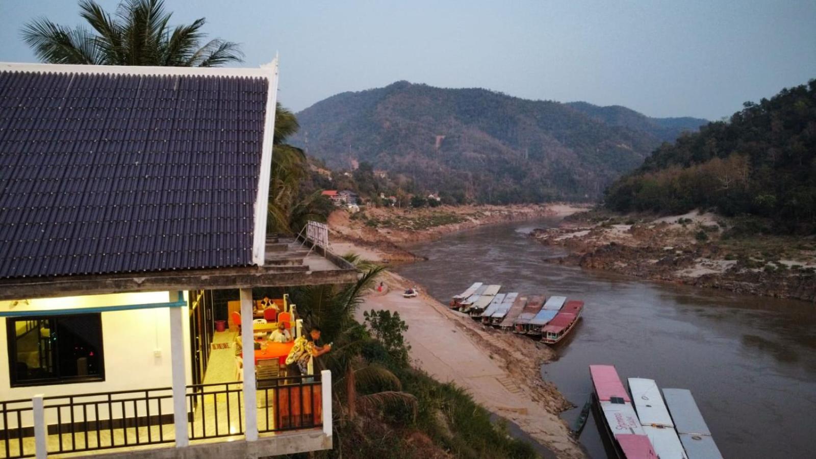 Inn Riverside Hostel Pb Muang Pakbèng Exteriér fotografie