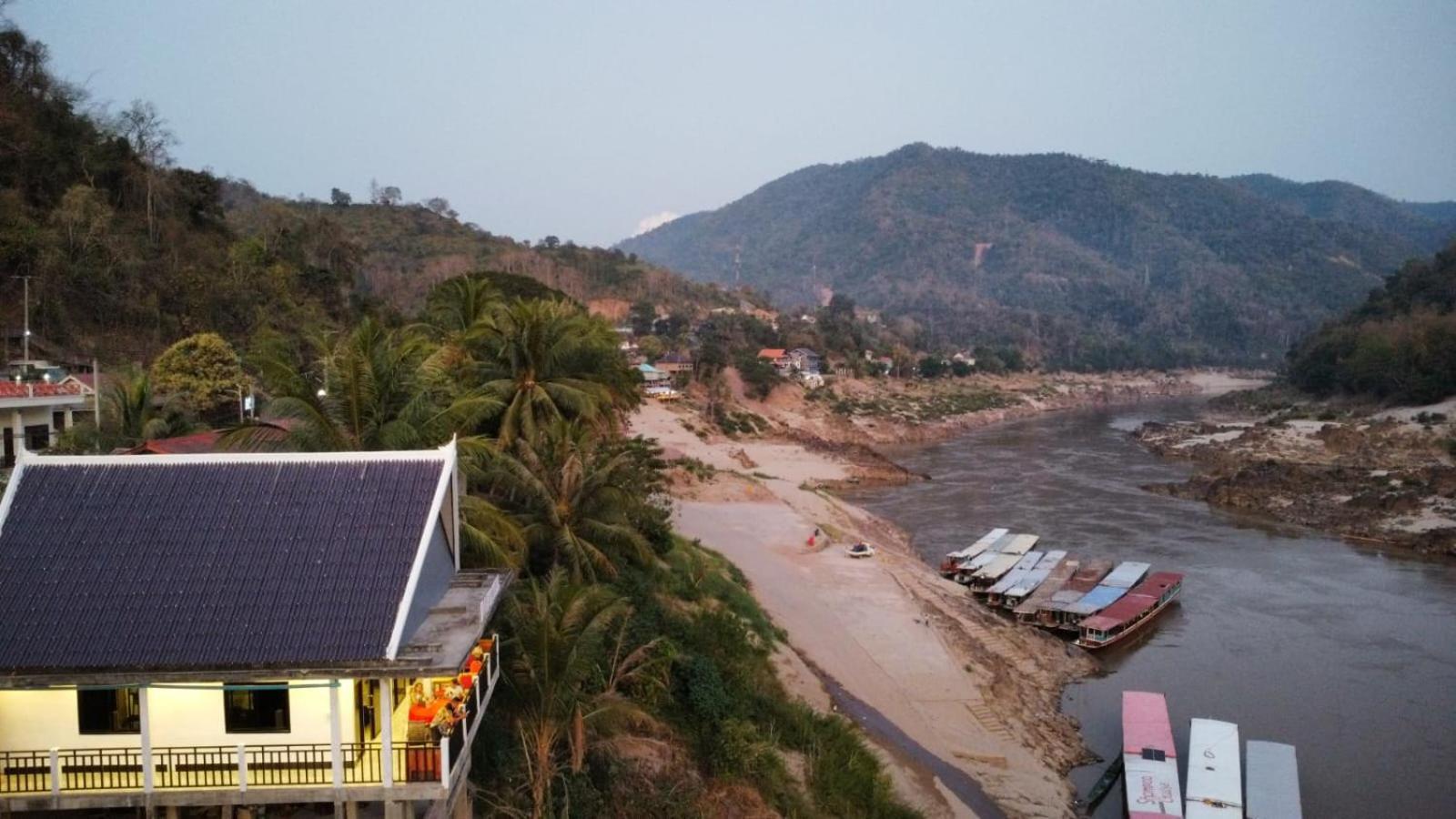 Inn Riverside Hostel Pb Muang Pakbèng Exteriér fotografie